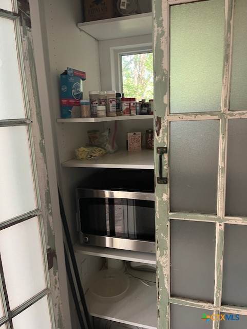 Wimberley, Texas 78676, United States, 2 Bedrooms Bedrooms, ,2 BathroomsBathrooms,Residential,Pending,53242