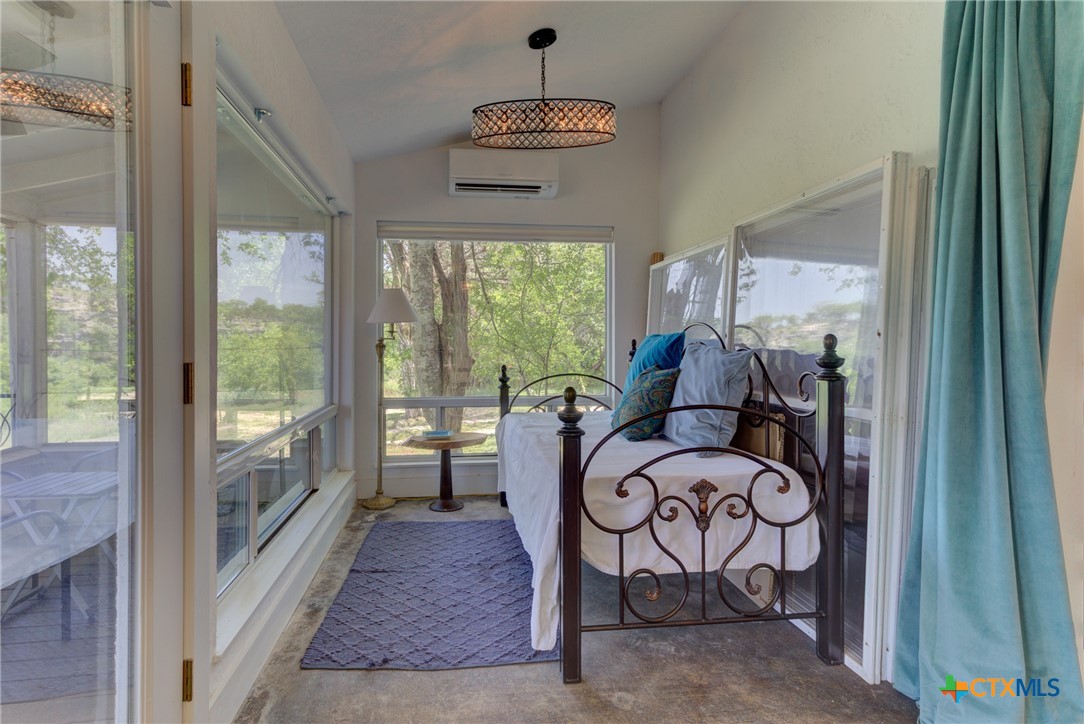 Wimberley, Texas 78676, United States, 2 Bedrooms Bedrooms, ,2 BathroomsBathrooms,Residential,Pending,53242