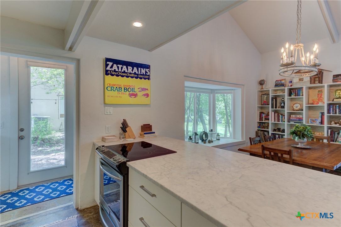 Wimberley, Texas 78676, United States, 2 Bedrooms Bedrooms, ,2 BathroomsBathrooms,Residential,Pending,53242