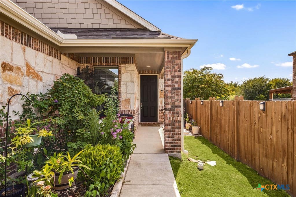 Photo of 449 Conchillos Drive, Georgetown, TX 78626 (MLS # 621096)