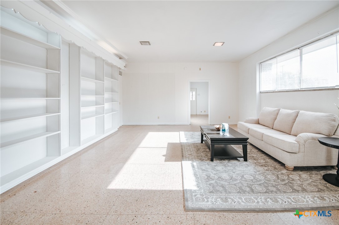 305 N Laurent Street