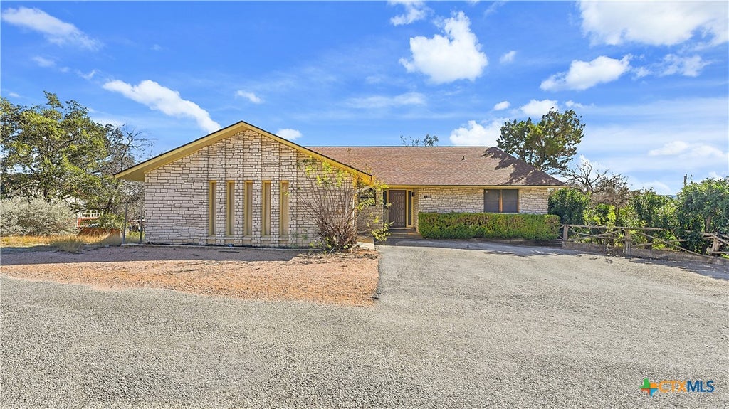 Photo of 132 W Outer Drive, Canyon Lake, TX 78133 (MLS # 602515)