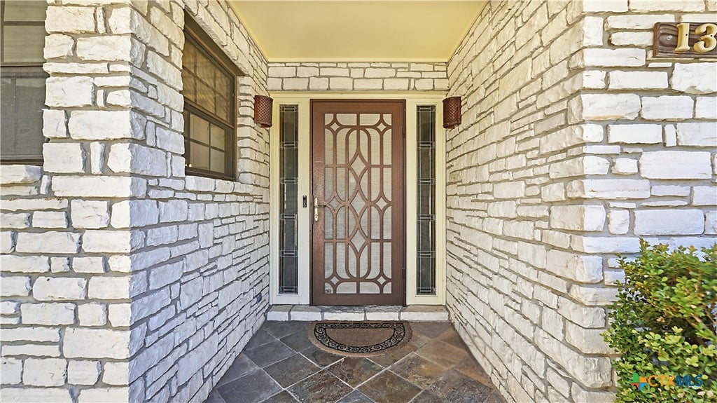 Photo of 132 W Outer Drive, Canyon Lake, TX 78133 (MLS # 602515)