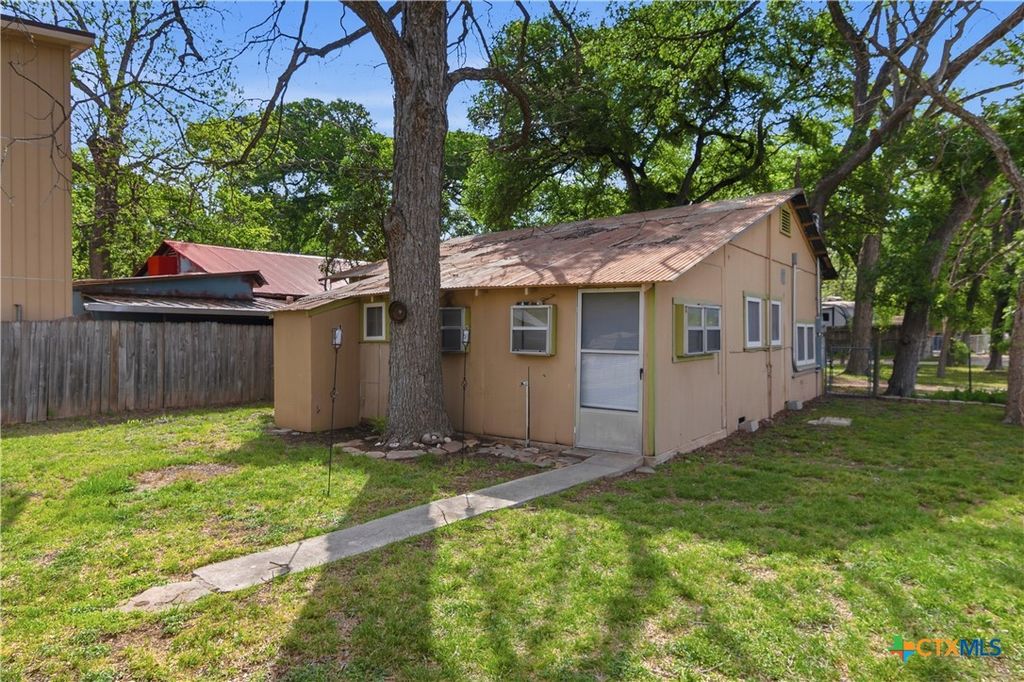 Photo of 842 Burkett Drive, Seguin, TX 78155 (MLS # 609109)