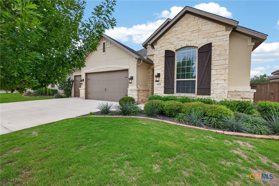 Photo 1 of 37 — 1435 Oaklawn Drive, New Braunfels, TX 78132