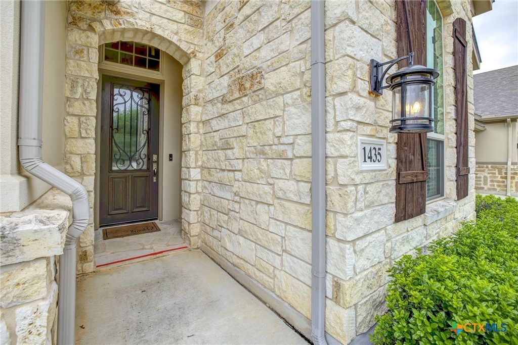 Photo of 1435 Oaklawn Drive, New Braunfels, TX 78132 (MLS # 610695)