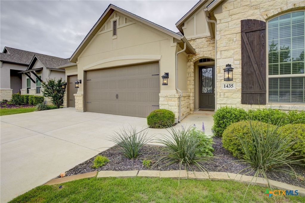 Photo of 1435 Oaklawn Drive, New Braunfels, TX 78132 (MLS # 610695)