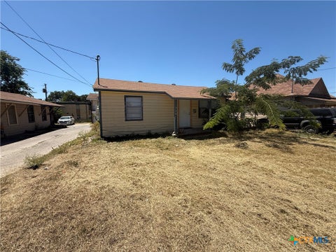 Photo of 718 W AVENUE C, Killeen, TX 76541 (MLS # 626048)