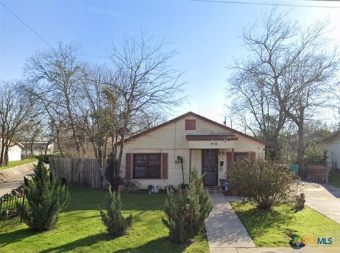 Photo of 706 W Avenue D, Killeen, TX 76541 (MLS # 608588)
