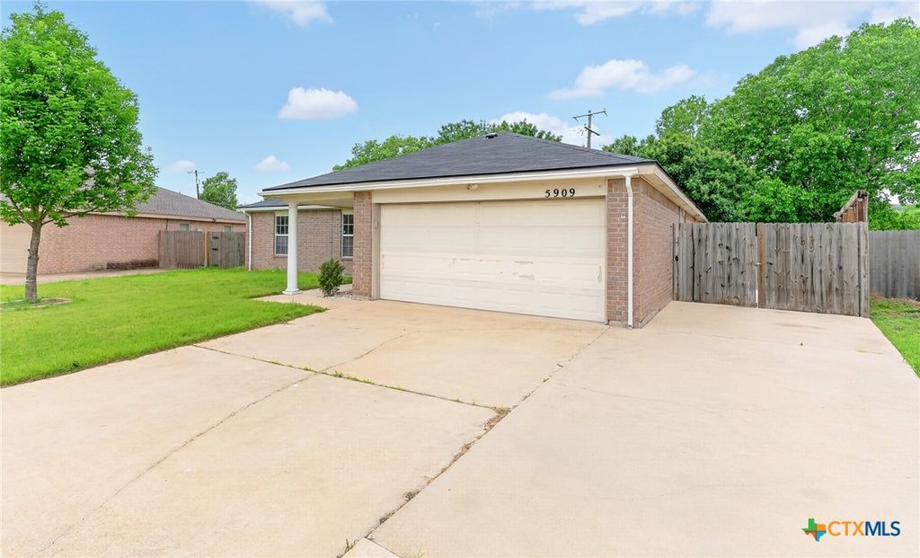 Photo of 5909 Medina Drive, Killeen, TX 76542 (MLS # 611166)