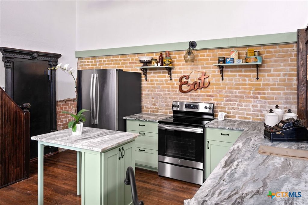 Photo of 200 E Clark Street, Bartlett, TX 76511 (MLS # 613364)