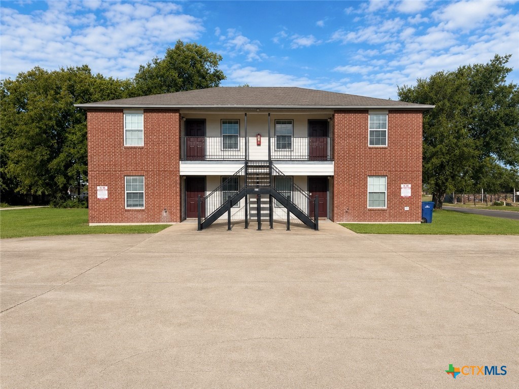 Photo 1 of 11 — 301 W Avenue D, Copperas Cove, TX 76522