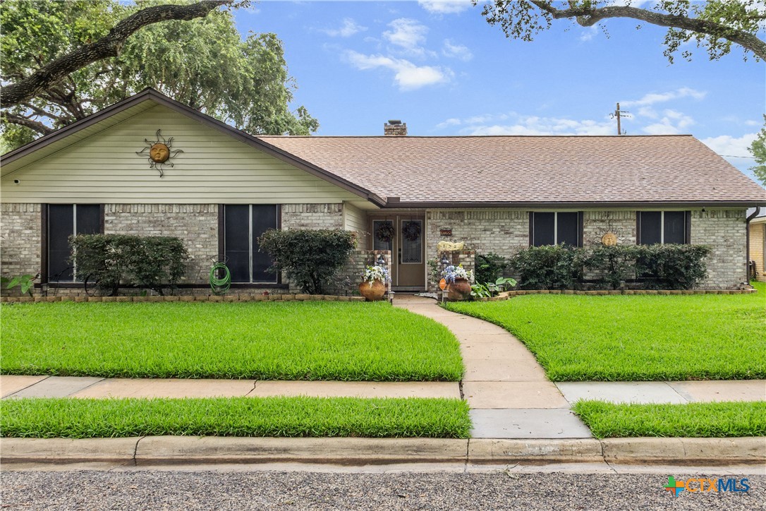 Photo 1 of 38 — 128 Cumberland Gap, Victoria, TX 77904