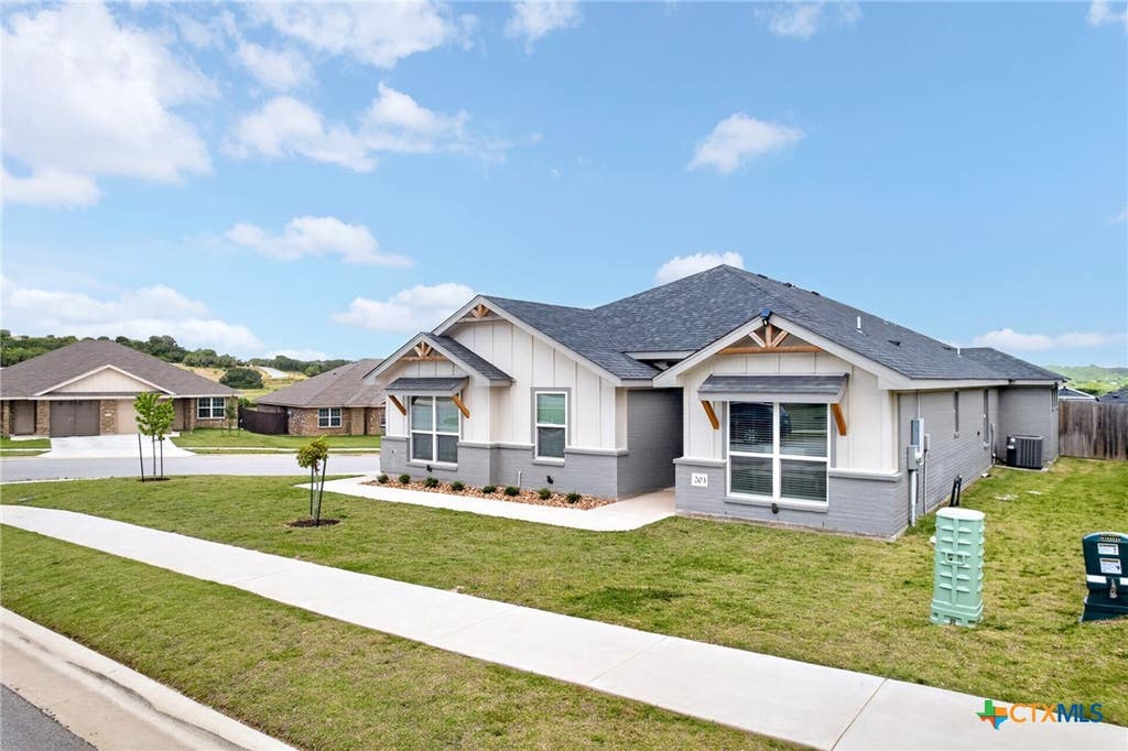 Photo of 203 Fawn Ridge Drive, Copperas Cove, TX 76522 (MLS # 617096)