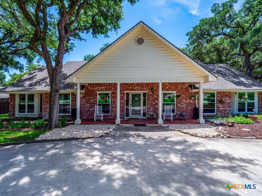 Photo of 97 W Mimosa Circle, San Marcos, TX 78666 (MLS # 614001)