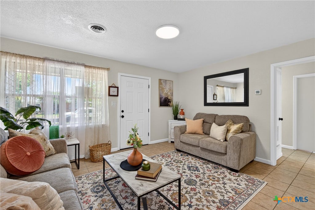 Photo of 1005 Pine Drive, Killeen, TX 76543 (MLS # 622667)
