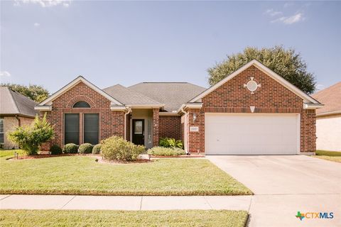 Photo of 323 Macon Creek, Victoria, TX 77901 (MLS # 595594)