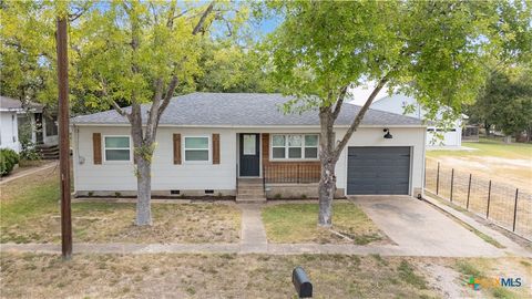 504 N Arnim Moulton TX 77975