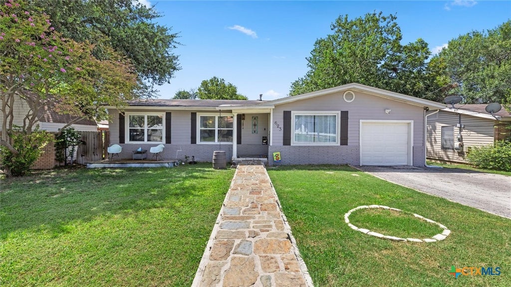 Photo of 623 Southeast Terrace, New Braunfels, TX 78130 (MLS # 621100)