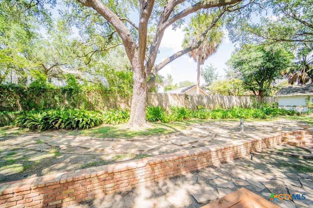 608 W Goodwin Avenue