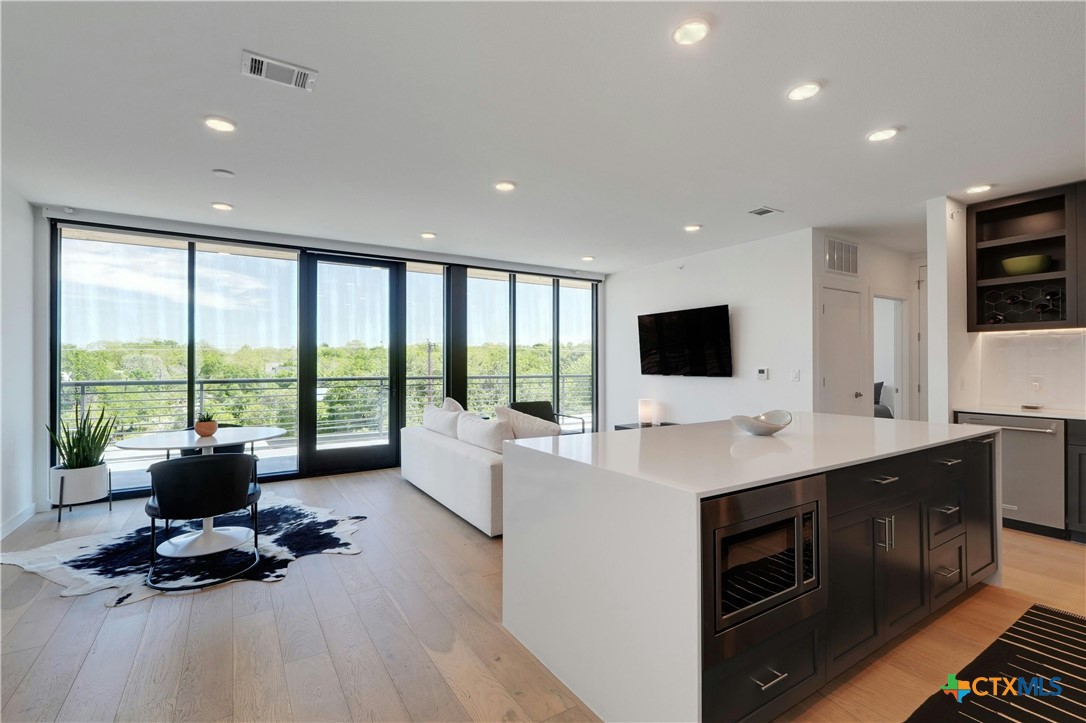 1600 S 1st Street 403