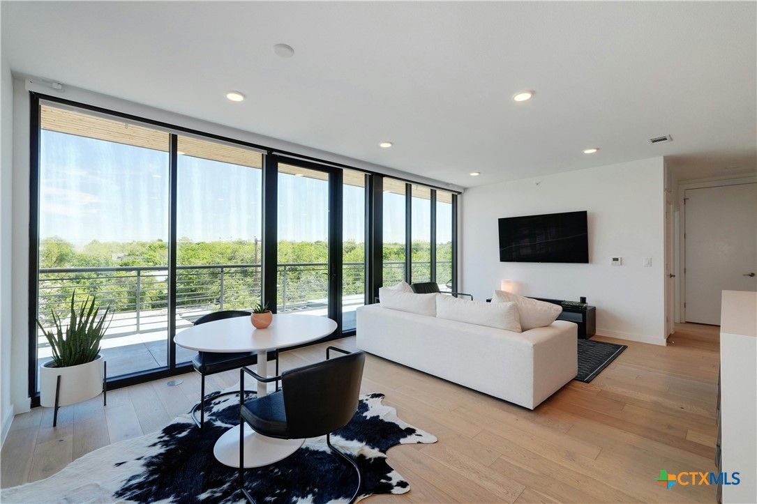 1600 S 1st Street 403