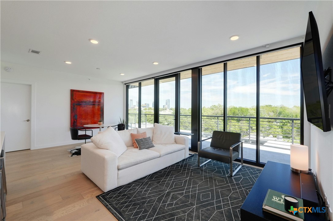 1600 S 1st Street 403