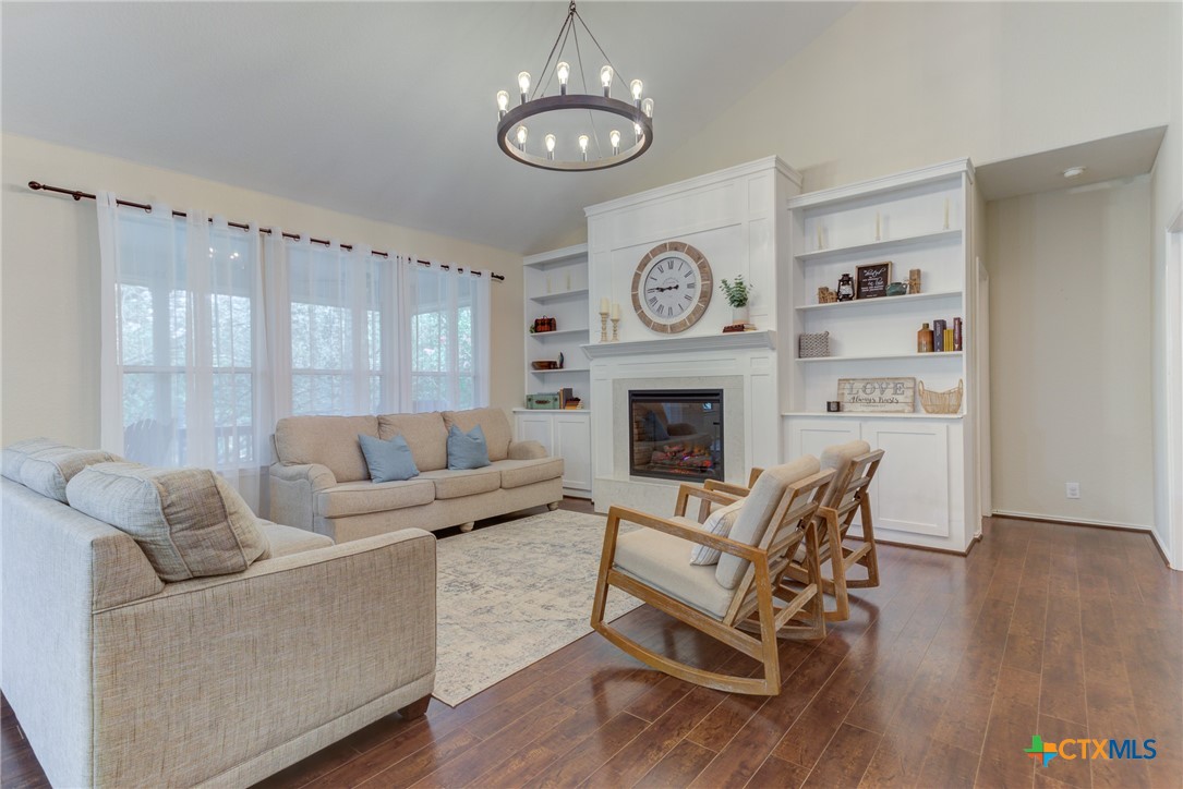 New Braunfels, Texas 78132, United States, 5 Bedrooms Bedrooms, ,4 BathroomsBathrooms,Residential,Pending,54624