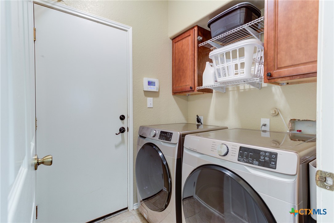 New Braunfels, Texas 78132, United States, 5 Bedrooms Bedrooms, ,4 BathroomsBathrooms,Residential,Pending,54624