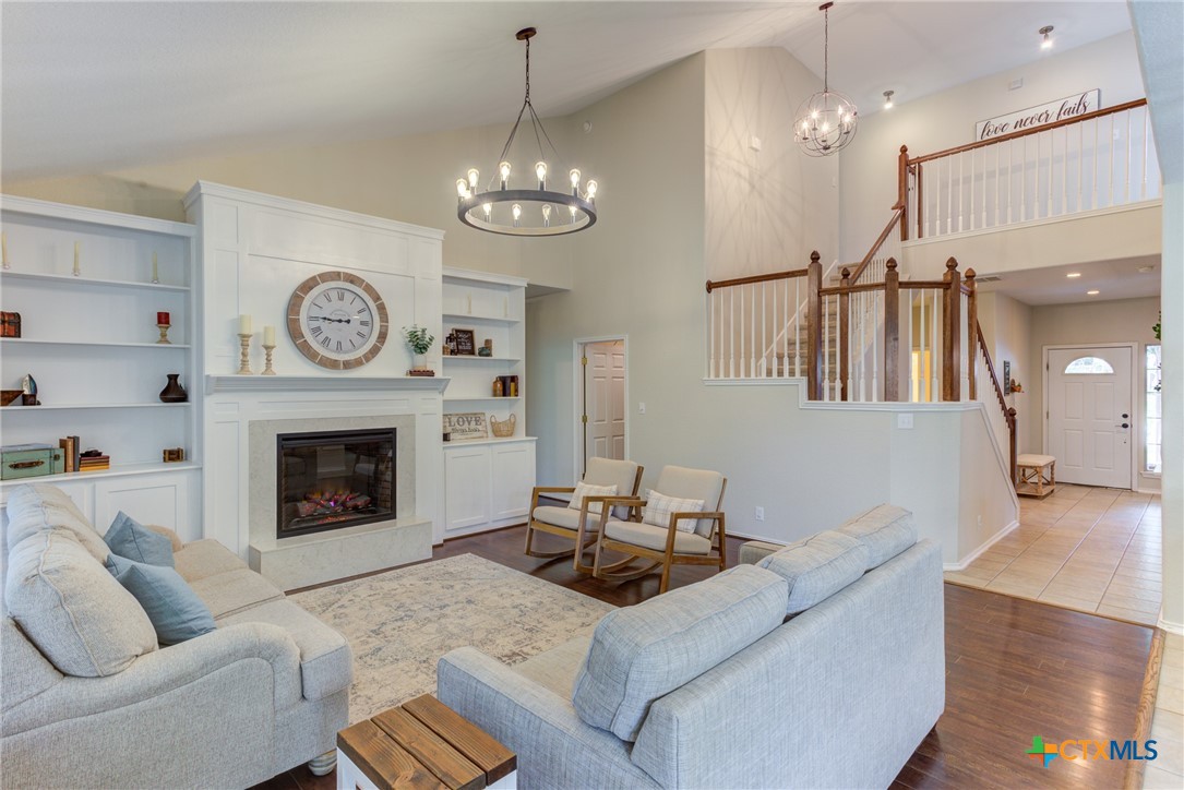 New Braunfels, Texas 78132, United States, 5 Bedrooms Bedrooms, ,4 BathroomsBathrooms,Residential,Pending,54624