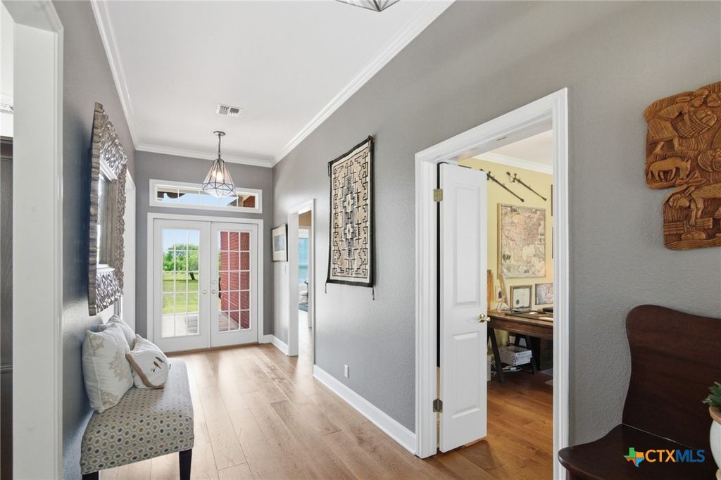 Photo of 153 Shannon Valley Drive, Victoria, TX 77904 (MLS # 611046)