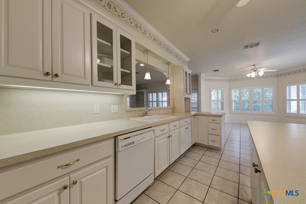 New Braunfels, Texas 78132, United States, 3 Bedrooms Bedrooms, ,3 BathroomsBathrooms,Residential,Pending,54155