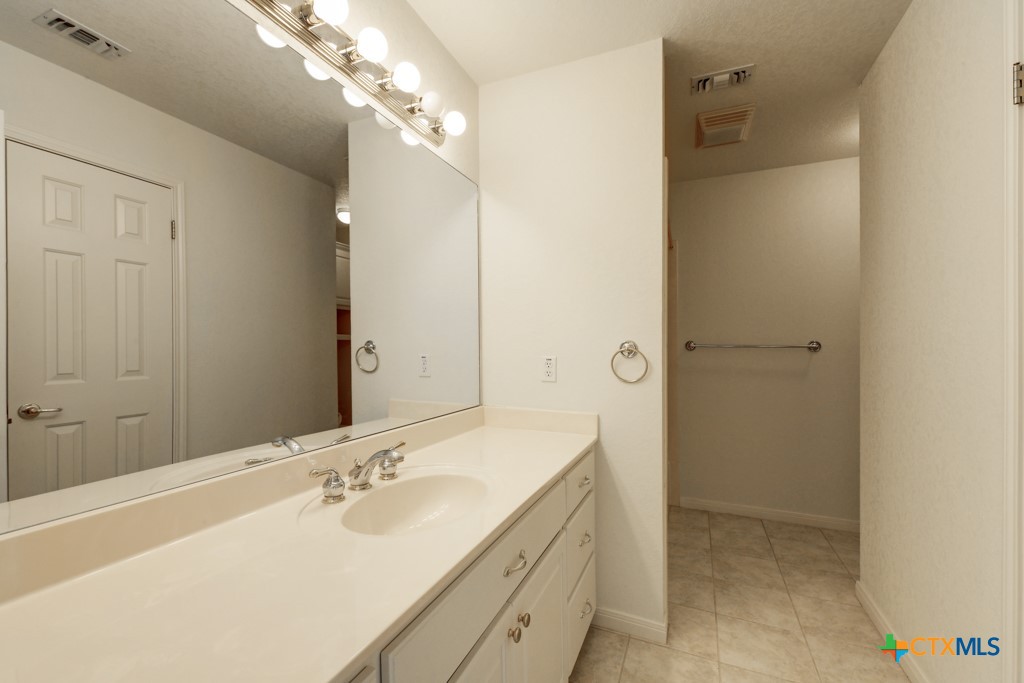 New Braunfels, Texas 78132, United States, 3 Bedrooms Bedrooms, ,3 BathroomsBathrooms,Residential,Pending,54155