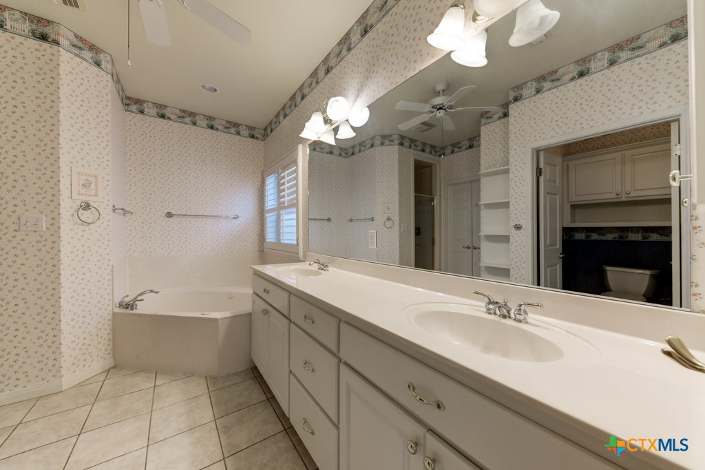 New Braunfels, Texas 78132, United States, 3 Bedrooms Bedrooms, ,3 BathroomsBathrooms,Residential,Pending,54155