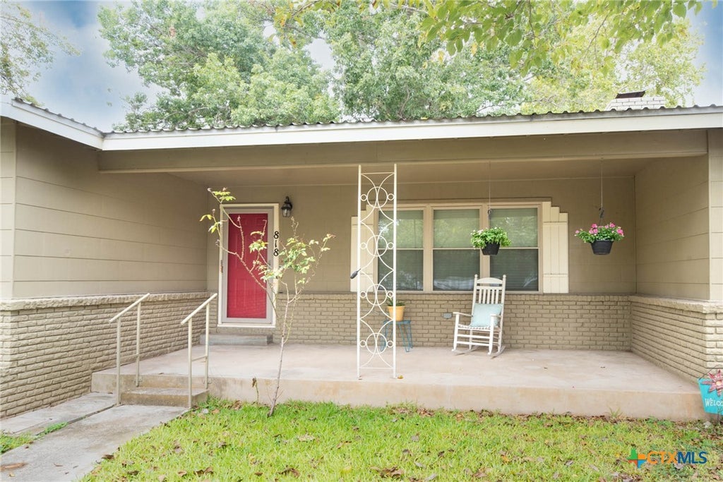 Photo of 818 Mary Boulevard, New Braunfels, TX 78130 (MLS # 624793)