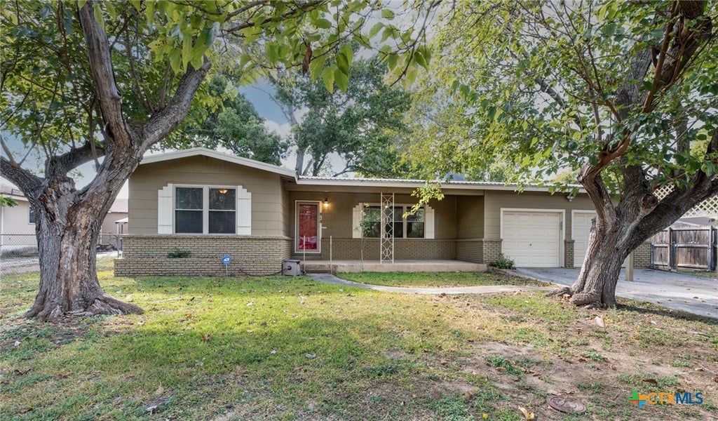 Photo of 818 Mary Boulevard, New Braunfels, TX 78130 (MLS # 624793)