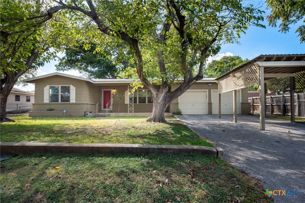 Photo of 818 Mary Boulevard, New Braunfels, TX 78130 (MLS # 624793)