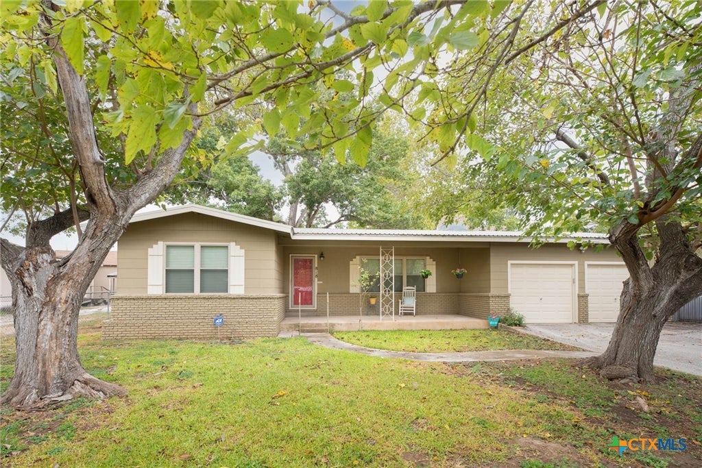 Photo of 818 Mary Boulevard, New Braunfels, TX 78130 (MLS # 624793)