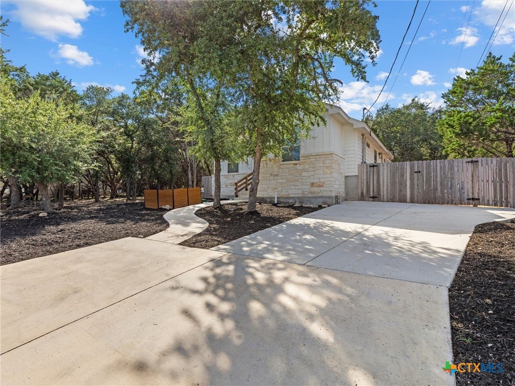 Photo of 1463 Bonnyview Drive, Canyon Lake, TX 78133 (MLS # 615737)