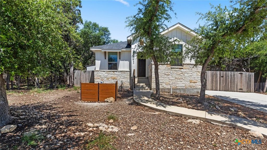 Photo of 1463 Bonnyview Drive, Canyon Lake, TX 78133 (MLS # 615737)