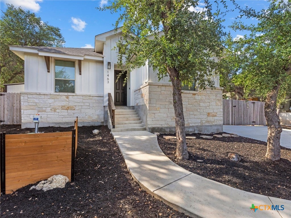 Photo of 1463 Bonnyview Drive, Canyon Lake, TX 78133 (MLS # 615737)