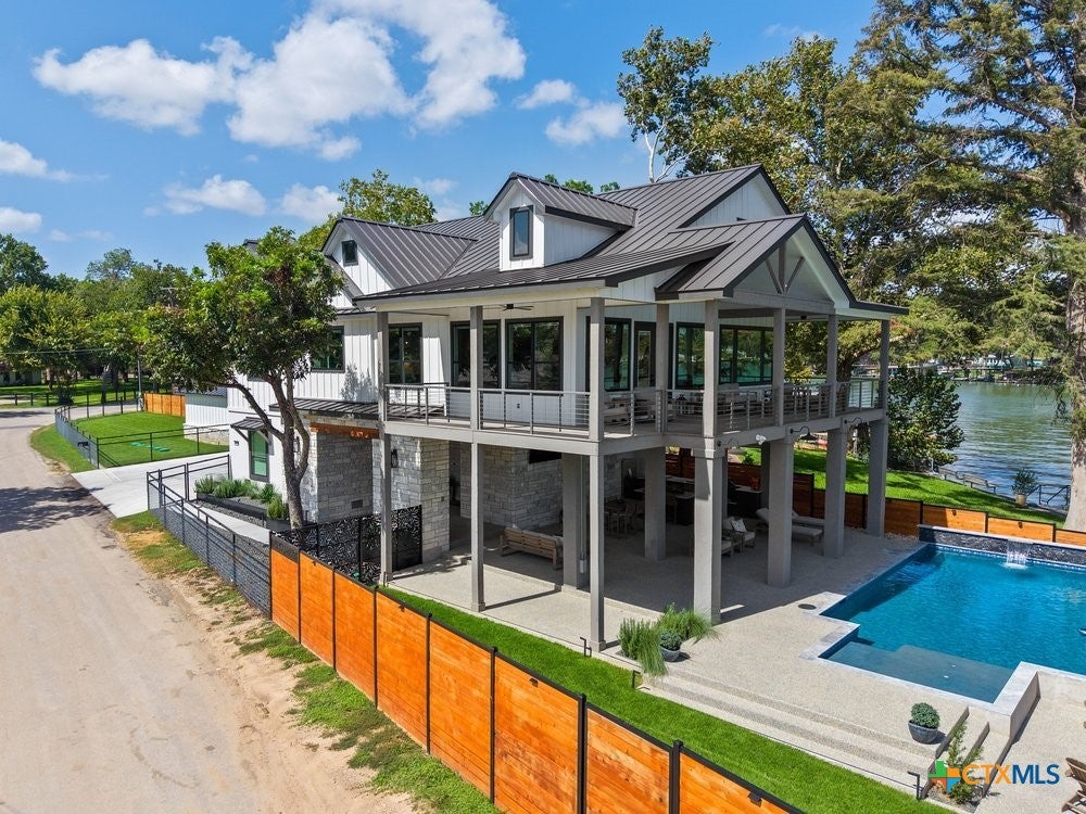 270 Isle Of View Drive