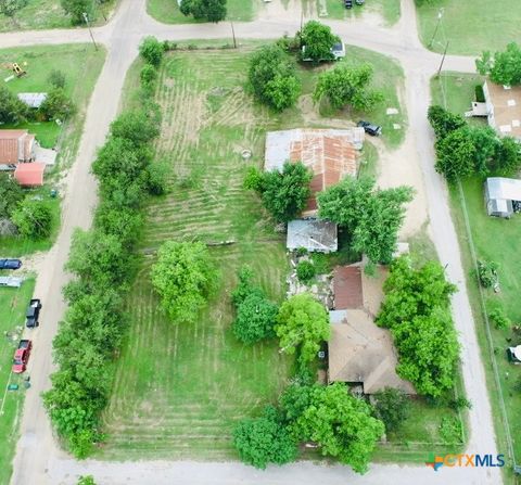 Photo of 305 Yale Street, Cameron, TX 76520 (MLS # 613292)