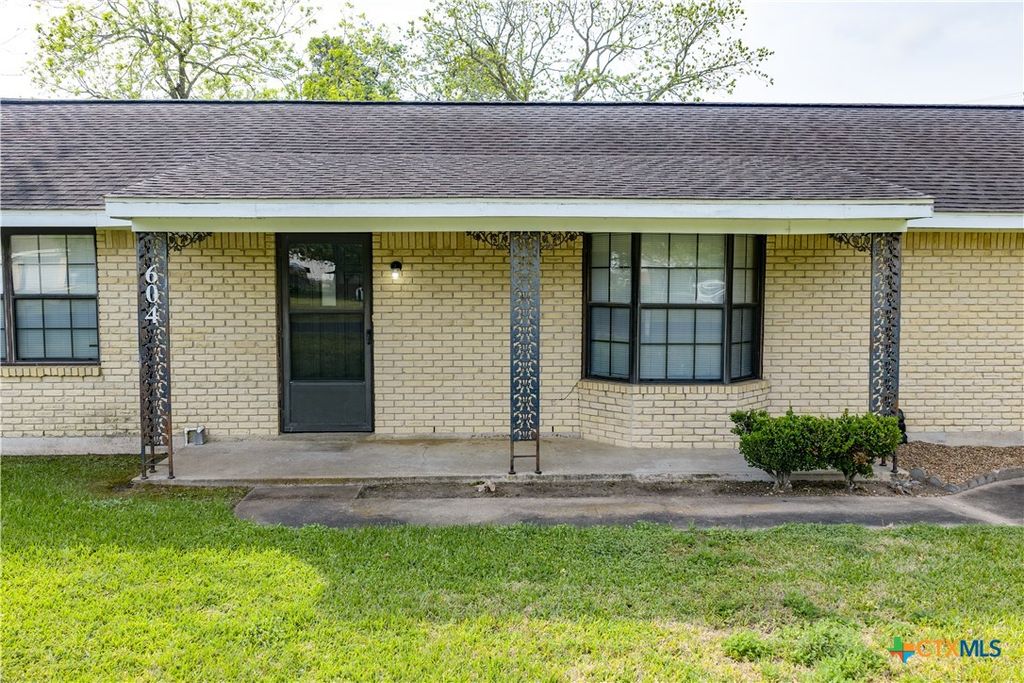 Photo of 604 Cannon Road, Victoria, TX 77904 (MLS # 611202)