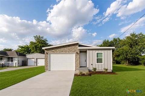 Photo of 404 Bridge Street, Cuero, TX 77954 (MLS # 622466)
