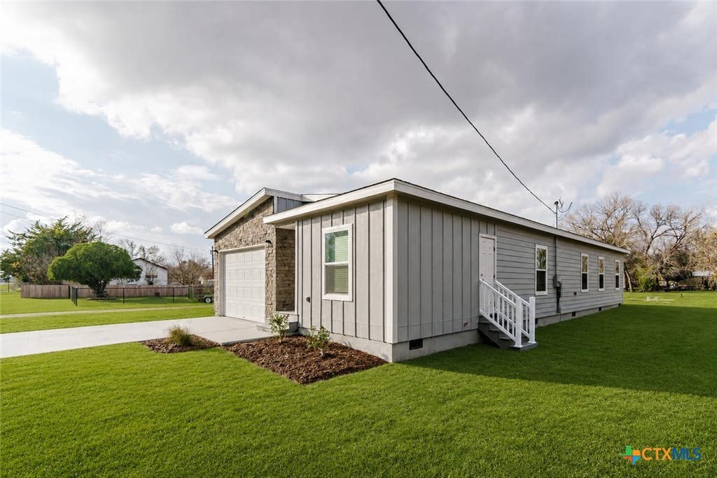 Photo of 404 Bridge Street, Cuero, TX 77954 (MLS # 622466)