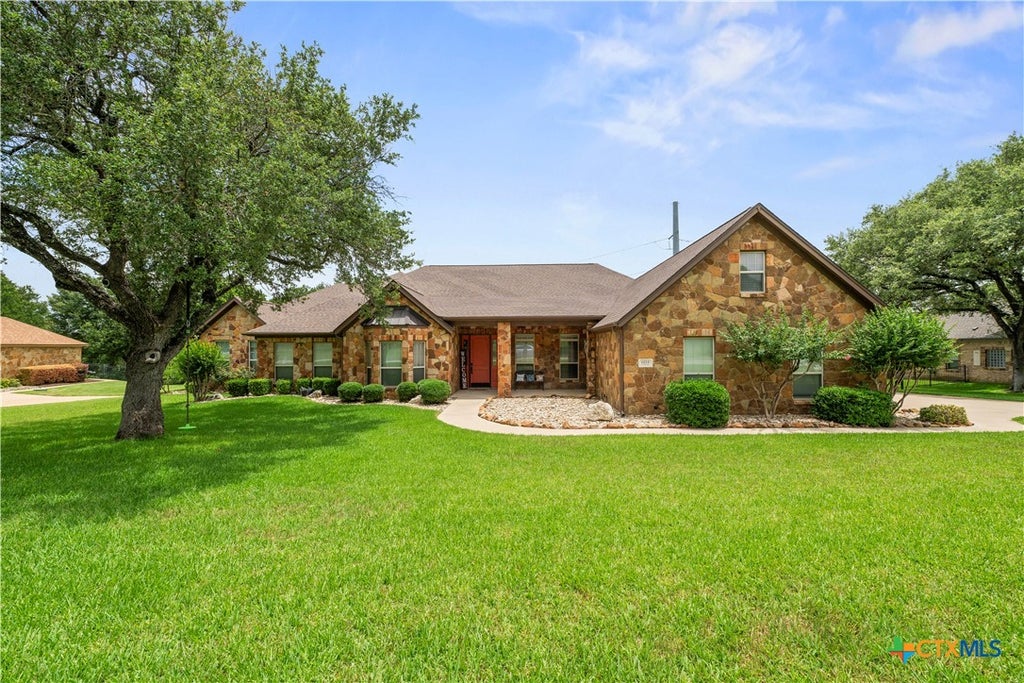 Photo of 604 Cliff Drive, Belton, TX 76513 (MLS # 628022)