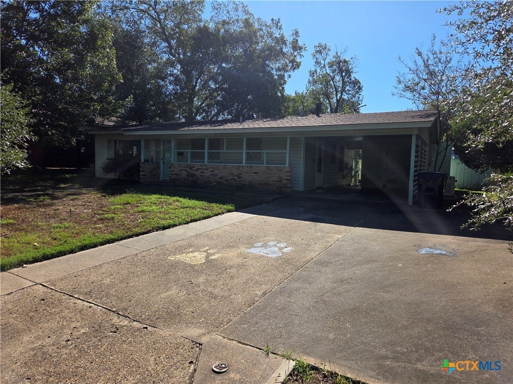 Photo of 403 Hazel AVE, Rockdale, TX 76567 (MLS # 627320)