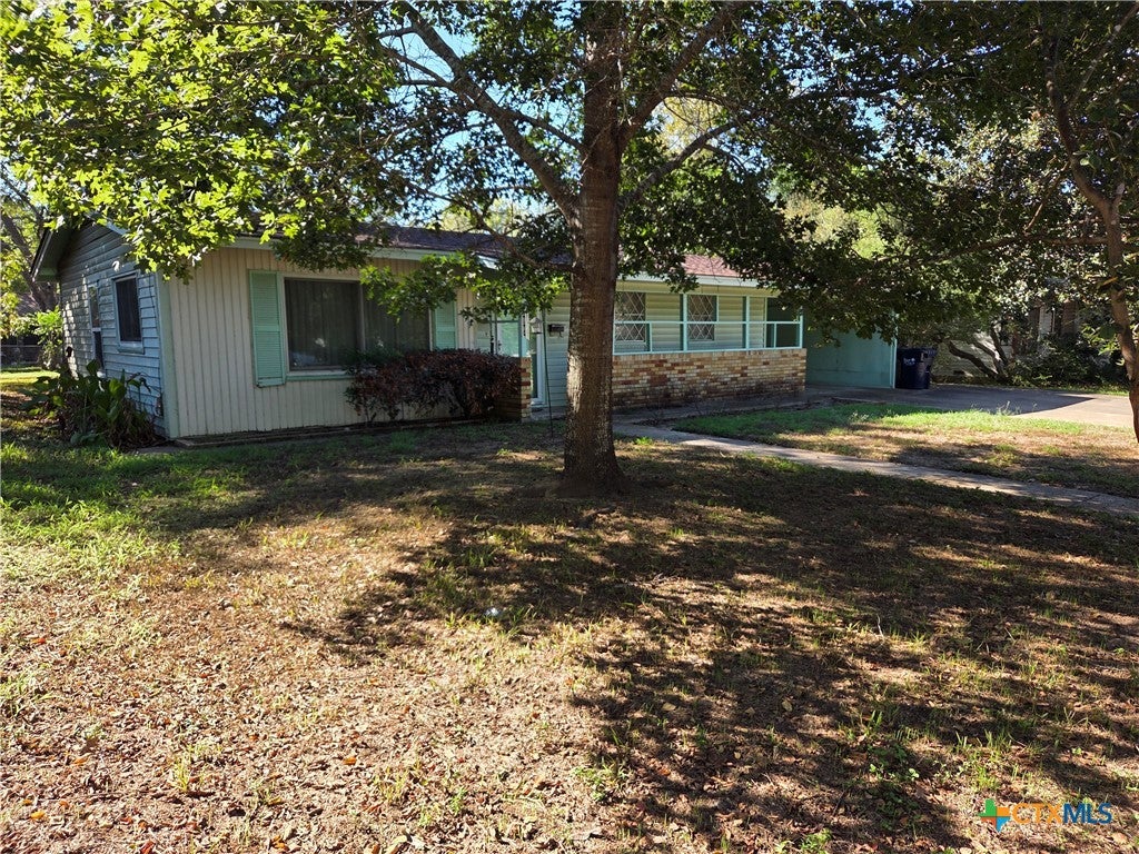 Photo of 403 Hazel AVE, Rockdale, TX 76567 (MLS # 627320)