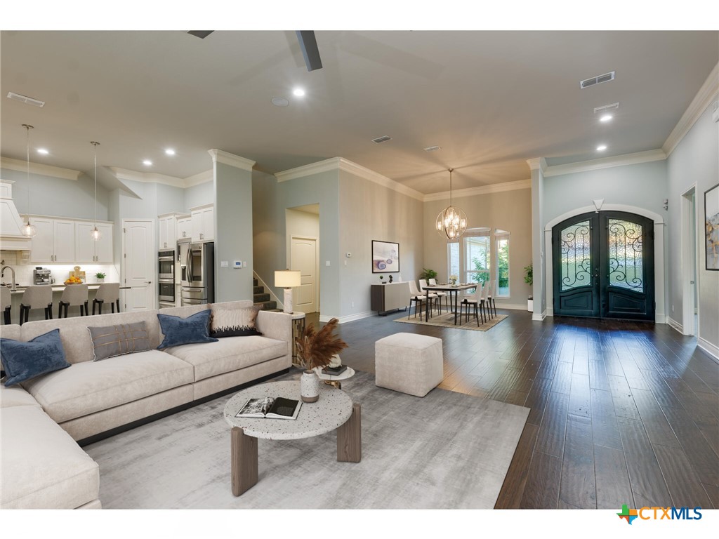 1729 Las Lomas Court